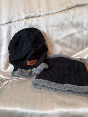 Black Cable Knit Faux-Fur Trim Beanie and Neck Warmer Set